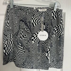 Storia 2 piece mini skirt and top set , women’s size medium new with tags